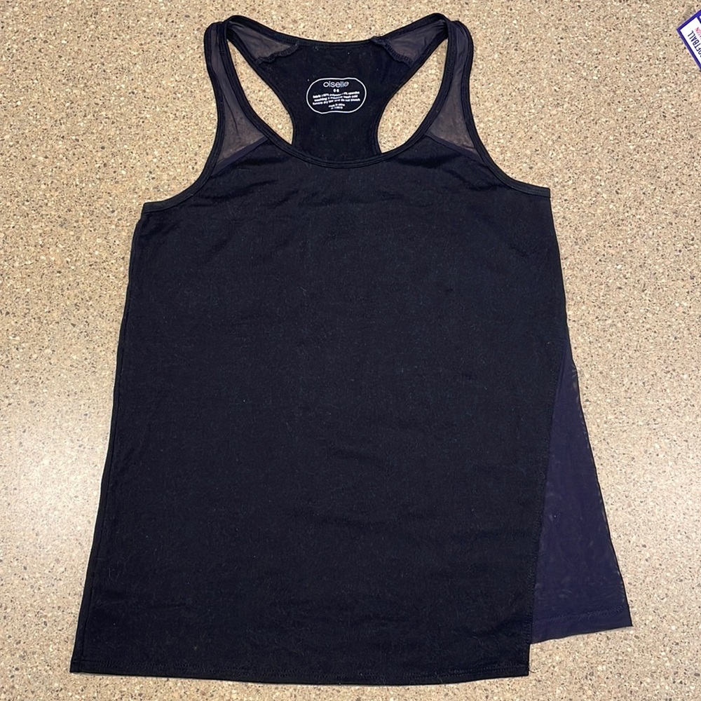 Size 6 Oiselle tank top